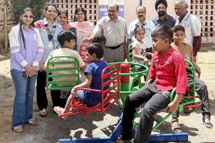 आईडब्ल्यूसी ने पीजीआई में झूलों सहित बगीचा तैयार किया