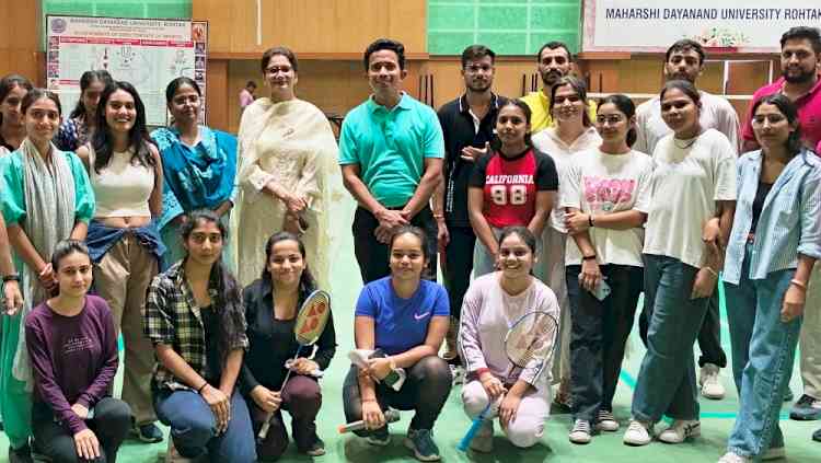 बैडमिंटन में रजत, टेबल टेनिस में अभिलाषा ने बाजी मारी