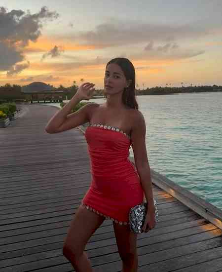 Shanaya Kapoor drops a fun comment on Ananya Panday’s hot picture reflecting on their 25-year-old bond