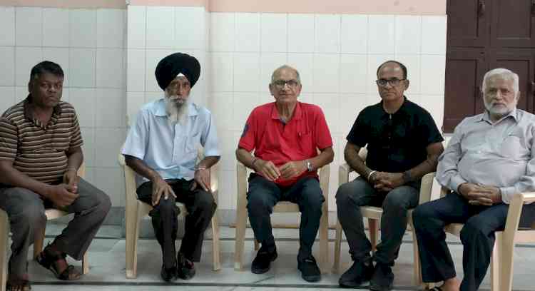 दोआबा अकादमी ने हिंदी दिवस पर विचार चर्चा आयोजित की