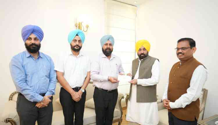 PCS Officers Association hands over cheques worth Rs 12 lakh to CM for Chief Minister’s Relief Fund