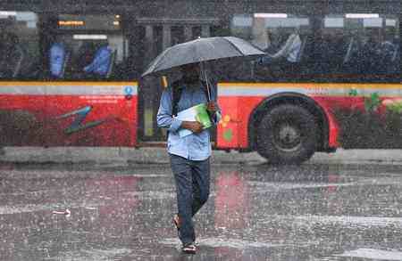 Amid heavy rains, MeT department's red alert in Mumbai for next 3 hours