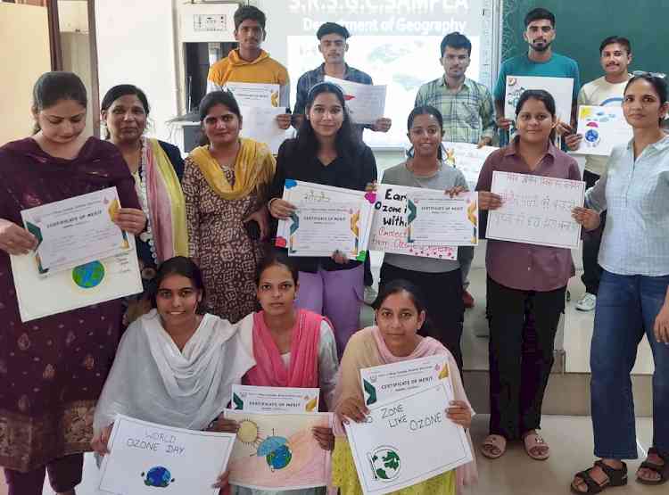 स्लोगन लेखन में रितिक, पोस्टर मेकिंग में सबीना ने बाजी मारी