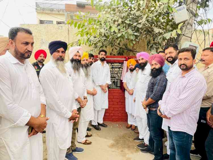 Revenue Minister Hardeep Singh Mundian lays foundation stones for Rs 52 Lakh three road projects