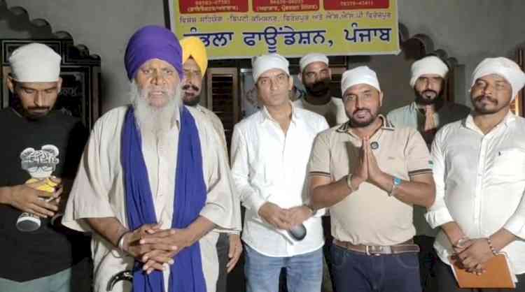 Actress Neeru Bajwa announces monthly honorarium for Granthi Singhs in Border villages through Hambhla Foundation