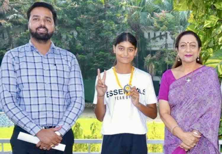 KMV Collegiate Sr. Sec. School Swimming Player Navneet Kaur Secures Silver Medal at District Championship