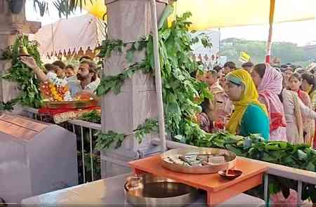 Devotees throng temples in Himachal on first day of Navratri