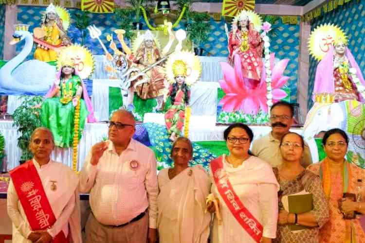 ब्रह्माकुमारी केंद्र ने रामलीला महोत्सव में लगाई प्रदर्शनी
