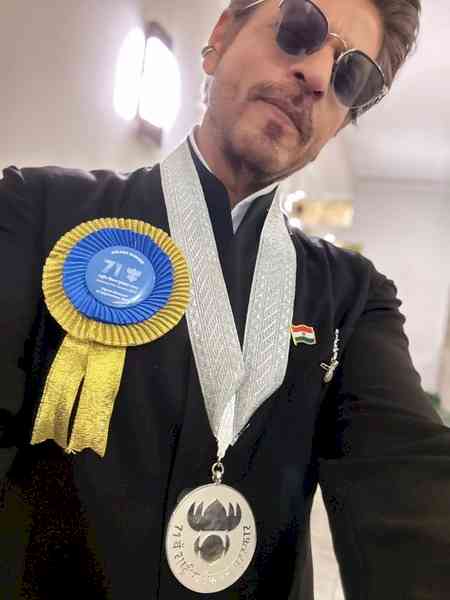 Suhana Khan congratulates 'papa' Shah Rukh Khan on receiving the National Award: 'We love you'