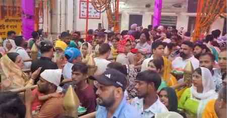 Himachal Pradesh: Devotees throng Naina Devi temple on second day of Navratri festivities