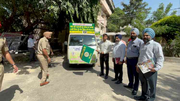 DC flags off awareness vans to sensitise farmers against stubble burning