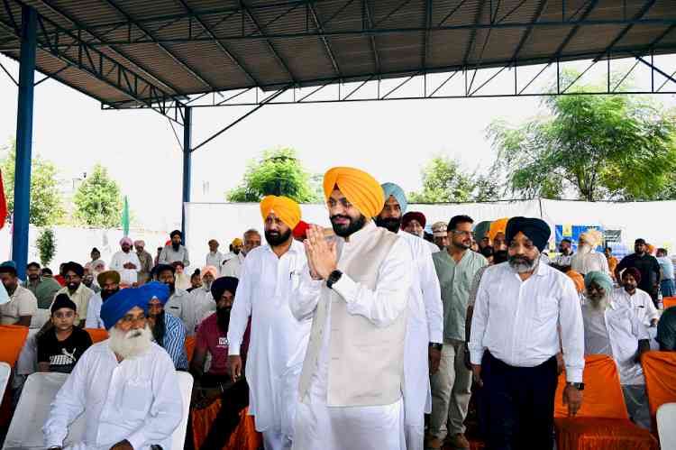 Sond exhorts farmers to shun stubble burning and save environment, health