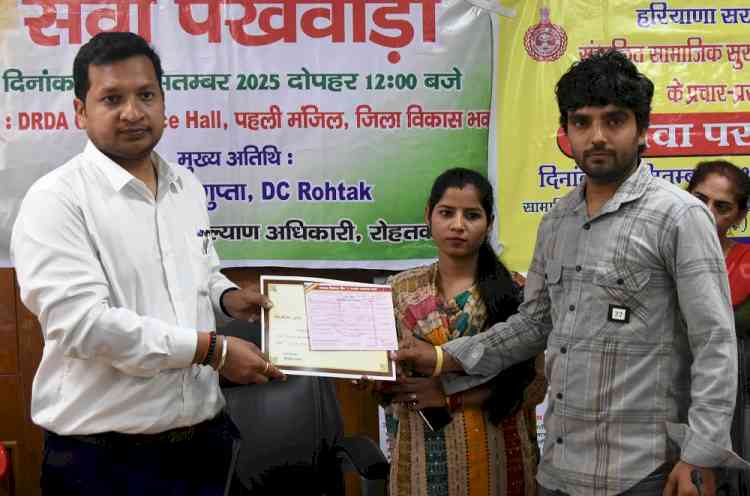 DC Sachin Gupta distributes Beneficiary Certificates of Various Schemes
