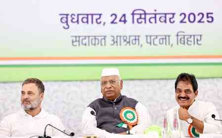 CWC passes strong resolutions against NDA govt at Patna meet