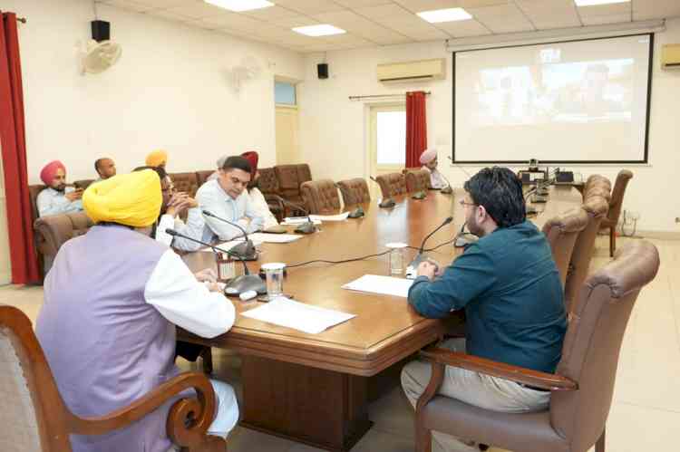 CM Reviews Ongoing Cleanliness, Repair and Relief Efforts in Flood Affected Towns and Cities