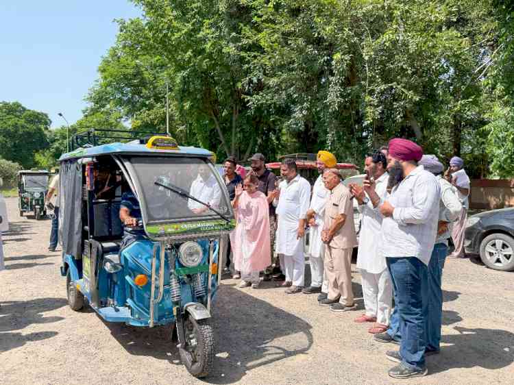 A Big Step Towards Environmental Protection and Employment: Mann Government Distributes E-Rickshaws to the Needy