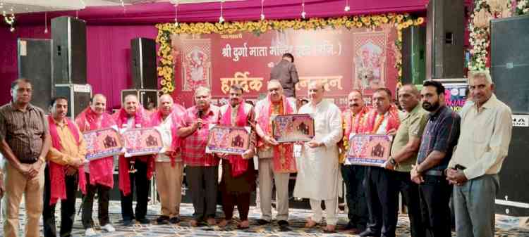 Pawan Dewan Offers Prayers at Shri Durga Mata Mandir on the Auspicious Occasion of Navratri