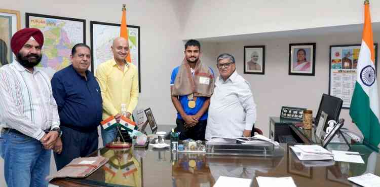 Punjab Governor and Administrator UT Chandigarh Gulab Chand Kataria felicitates Olympian Sanjay, Lauded as Pride of Chandigarh Hockey