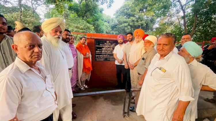 Cabinet Minister Mundian and Mayor kick start work for refurbishment of park in Jiwan Nagar