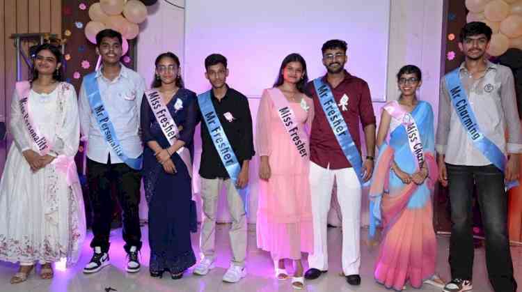 जागृति व स्नेहा बने मिस फ्रेशर
