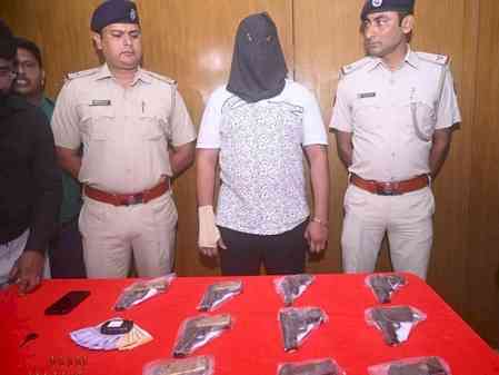 Dreaded gunrunner nabbed in Bhubaneswar, 10 semi-automatic pistols seized