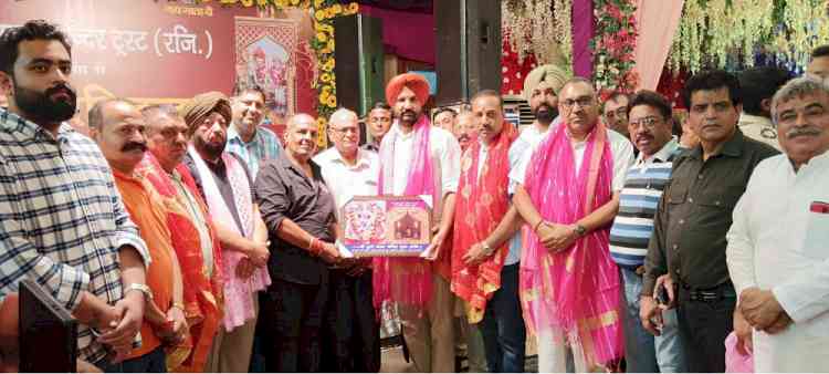 Raja Warring Paid Obeisance at Shri Durga Mata Mandir