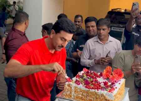 Ranbir Kapoor celebrates his 43rd birthday with the media by cutting a massive cake 