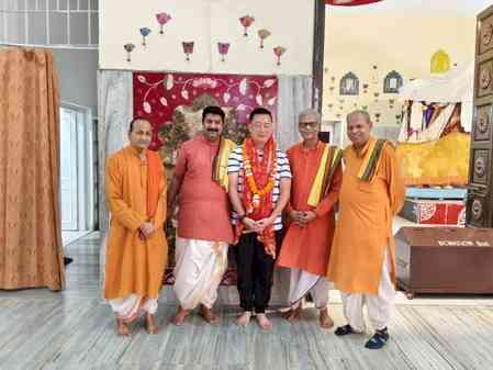 Singapore envoy offers prayers at Durga Bari Mandir in Delhi