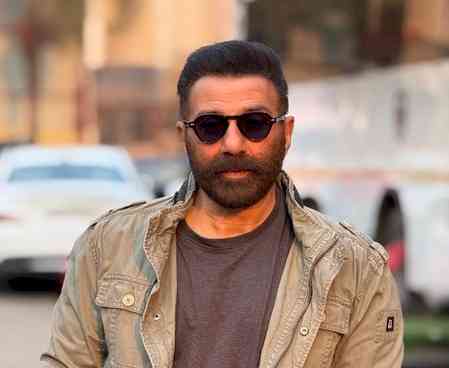 Sunny Deol heads to his nephew’s wedding, shares fun driving video en route to Delhi