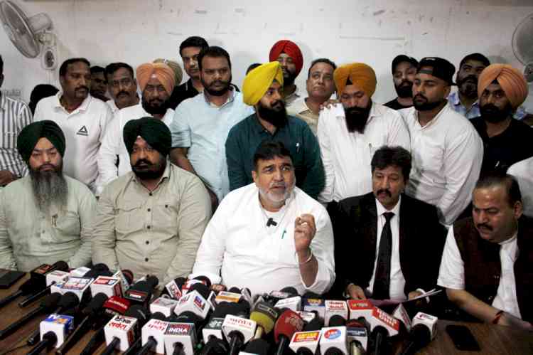 MLA Prashar to file defamation case against Daresi mela contractor; seek vigilance inquiry into how class IV employee got Rs 1.5 crore contract in Daresi