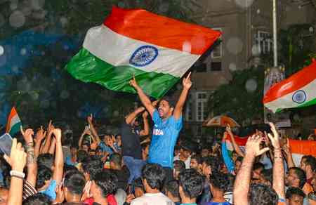 India erupts in celebrations as Men in Blue clinch Asia Cup 2025