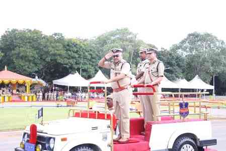 Challenges of cybercrimes, narcotics to continue, says Telangana's outgoing DGP