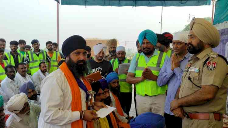 Actress Neeru Bajwa provides monthly honorarium for Granthi Singhs in Border Villages 