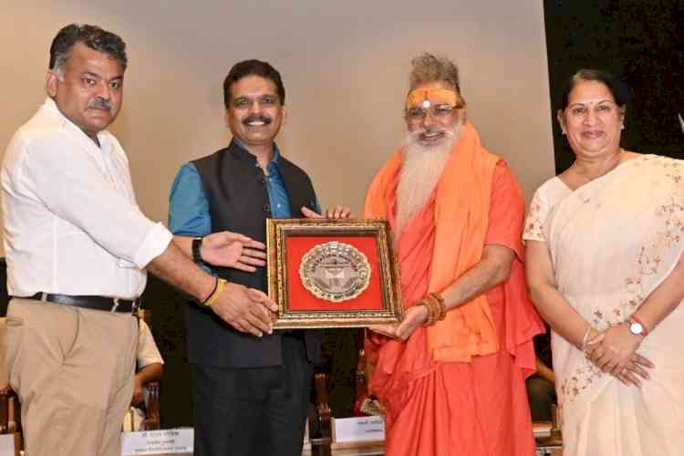 अनुशासन और मूल्य आधारित जीवन ही सच्ची देशभक्ति हैः महामंडलेश्वर स्वामी धर्मदेव