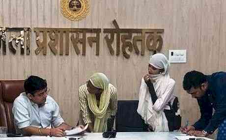 समाधान शिविर में नगराधीश ने सुनी नागरिकों की समस्याएं