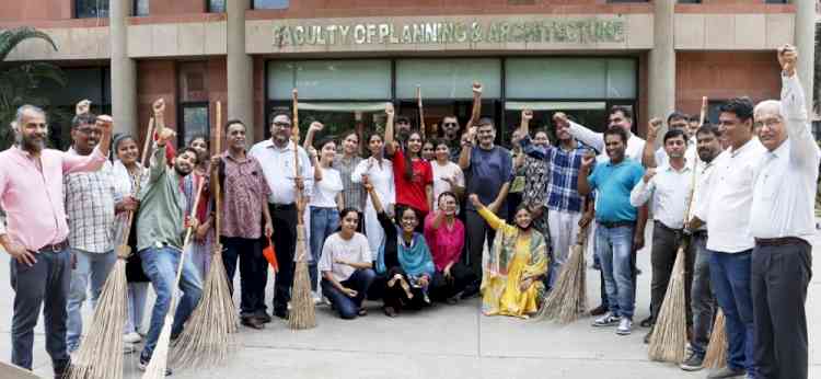 VC Dr Amit Arya leads the ‘Cleanliness and Plastic-Free Campaign’ in DLC SUPVA