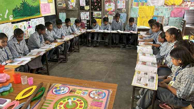 सरकारी स्कूलों में विद्यार्थियों के बैठने की नई व्यवस्था