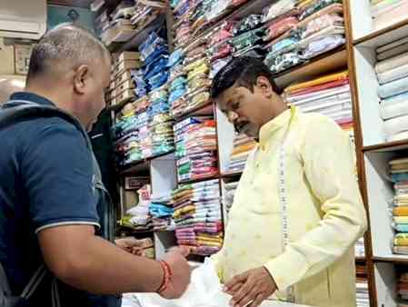 Maharashtra: Khadi craze grips Nalasopara ahead of Gandhi Jayanti