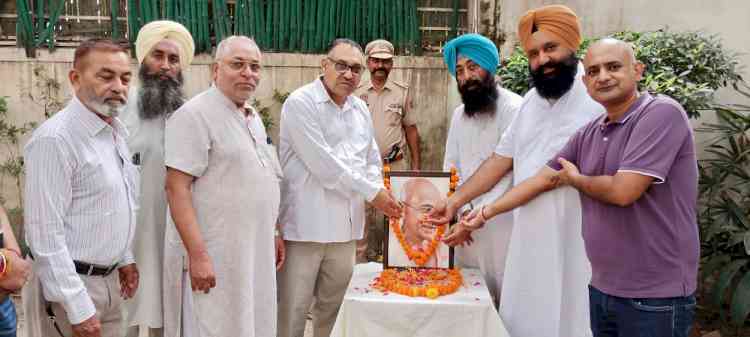 Congress Paid Tribute to Father of the Nation Mahatma Gandhi