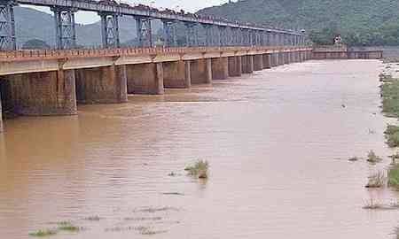 North coastal Andhra may face flash floods, CM reviews situation