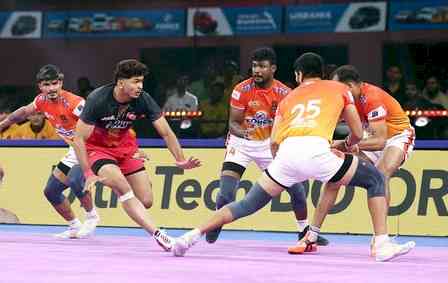 PKL 12: Sandeep runs riot over Gujarat Giants as U Mumbai secure massive win