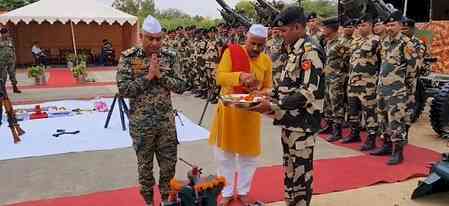 BSF performs ‘Shastra Puja’ on India-Pakistan border in Jaisalmer on Vijayadashami