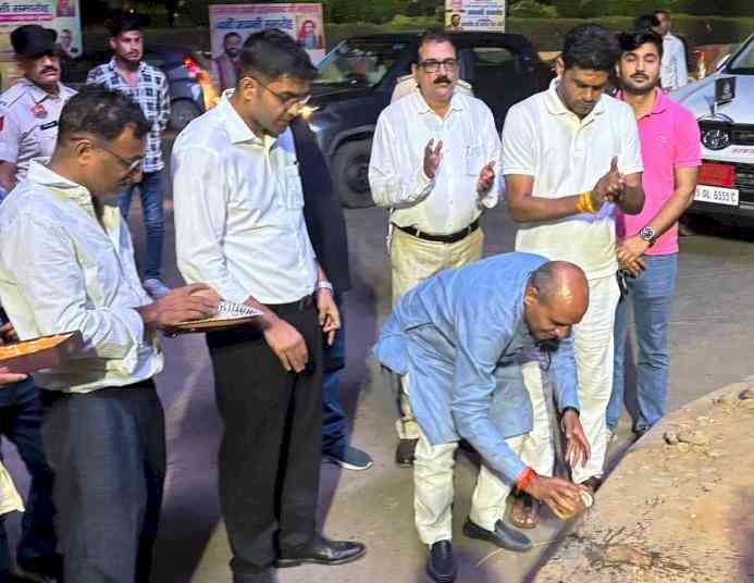 80 लाख रुपये की लागत से शहर में लगी दो अत्याधुनिक एलईडी स्क्रीन
