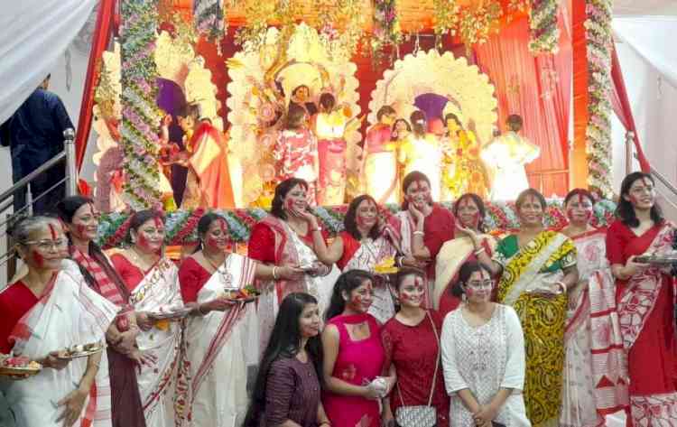 विश्व शांति की कामना के साथ दुर्गा पूजा का पर्व संपन्न