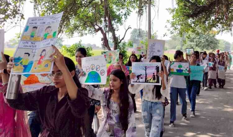 GGNIMT organises Cleanliness Drive & Drugs De-Addiction Seminar at Threeke