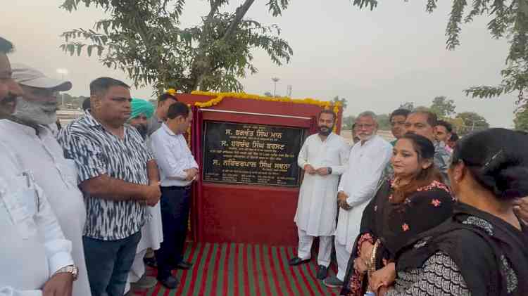 Fazilka MLA Narenderpal Singh Sawana lays foundation stone for new Rs 1.66 crore shed at Fazilka vegetable market