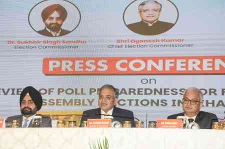 Voter ID cards within 15 days, maximum 1,200 voters at any booth: CEC on Bihar elections