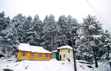 Higher reaches receive snowfall, heavy rain lashes plains in J&K