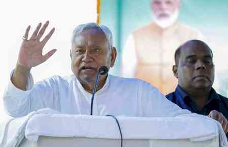 CM Nitish Kumar transfers 3rd installment of Rs 10,000 each to 21 lakh women