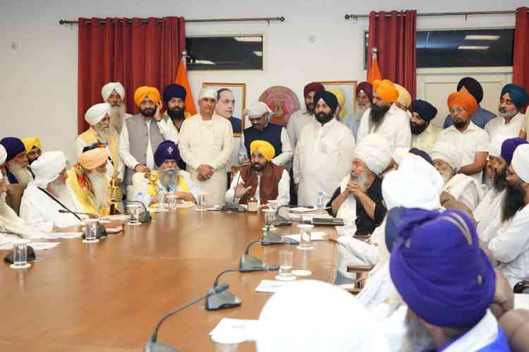 CM holds meeting with Sant Samaj and Academicians to finalize the series of events to commemorate 350th martyrdom of Sri Guru Teg Bahadur Ji 